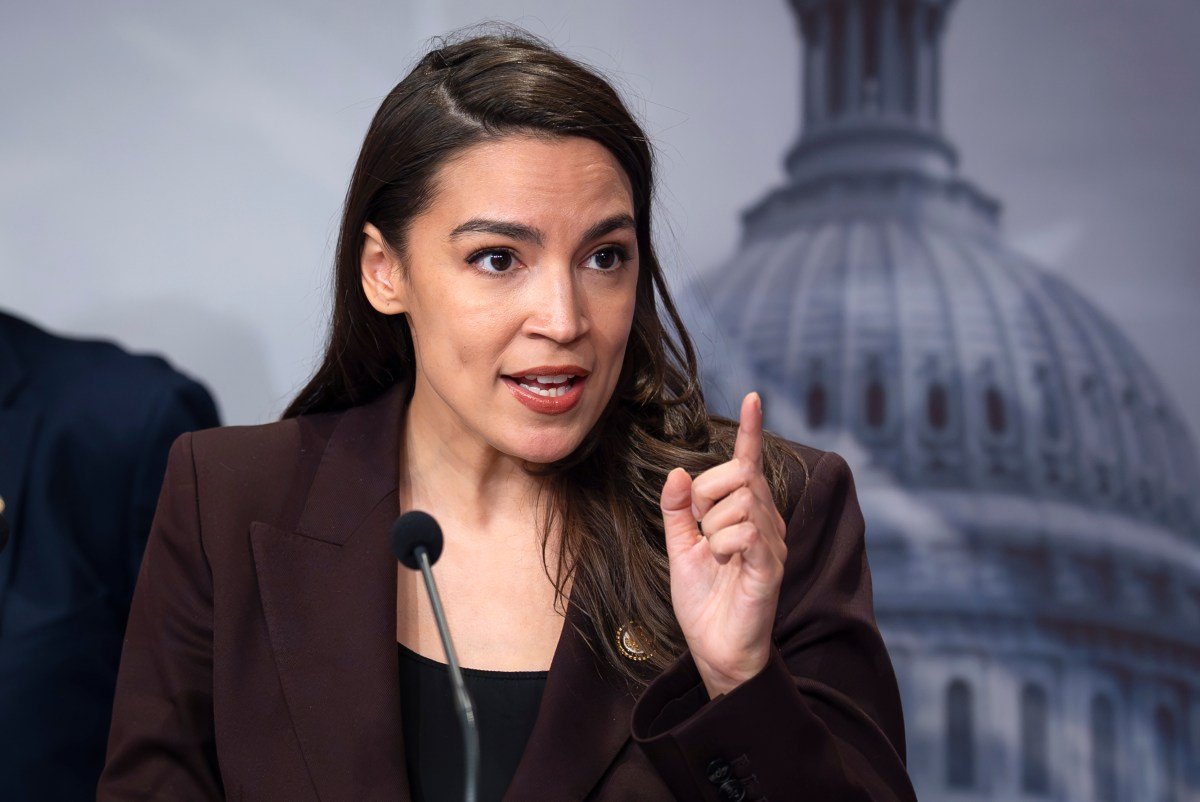 Alexandria Ocasio-Cortez pide abolir ICE y cuestiona su uso de vigilancia tras el 11S