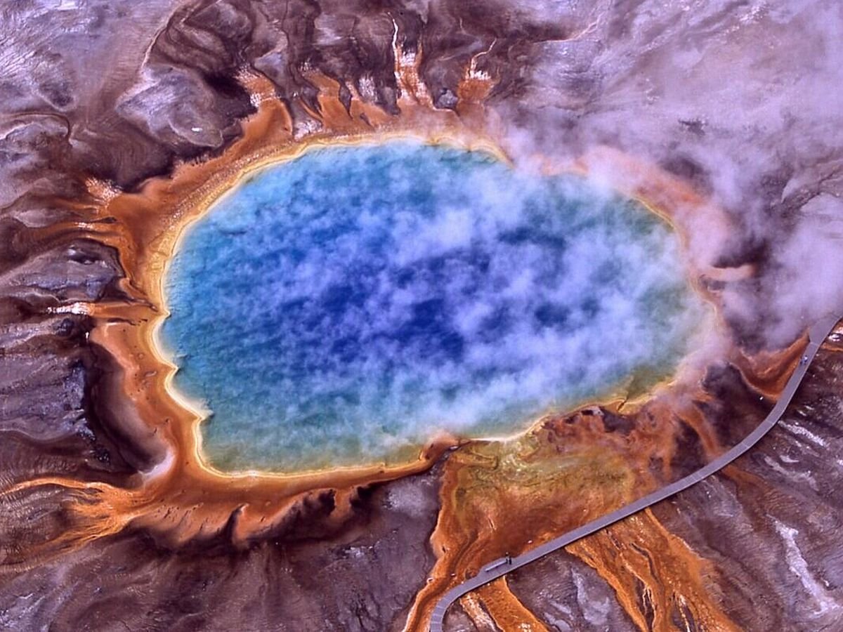 Analizan el agua de un volcán activo y encuentran un ser vivo capaz de sobrevivir y reproducirse a 63 °C