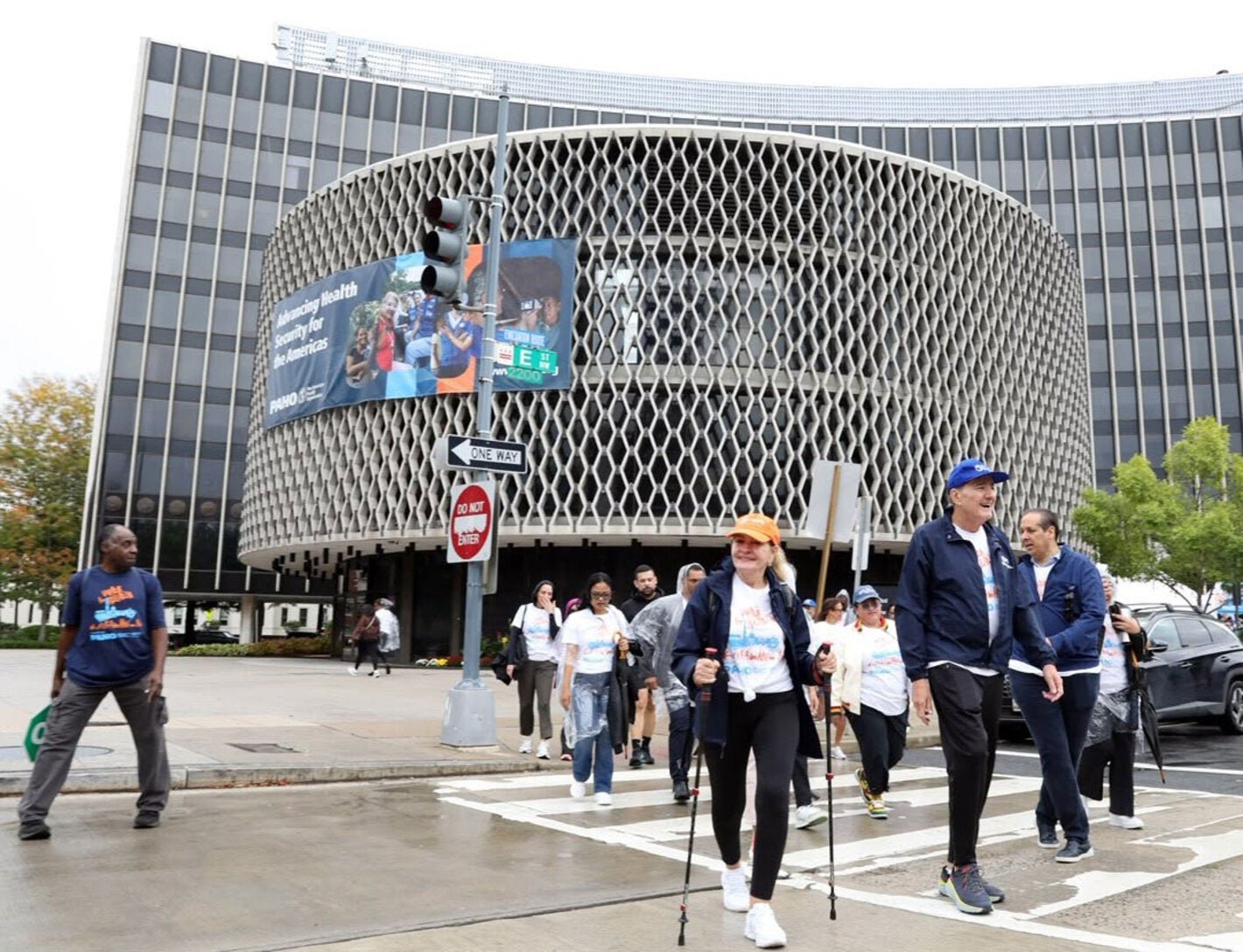 Caminata por la Salud de la OPS reúne a personal, familias, socios y delegados antes del 63.º Consejo Directivo