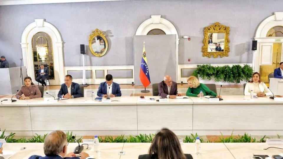 Chavismo y oposición acuerdan en segundo ciclo de diálogo que se amplíe el desbloqueo de sitios web en Venezuela