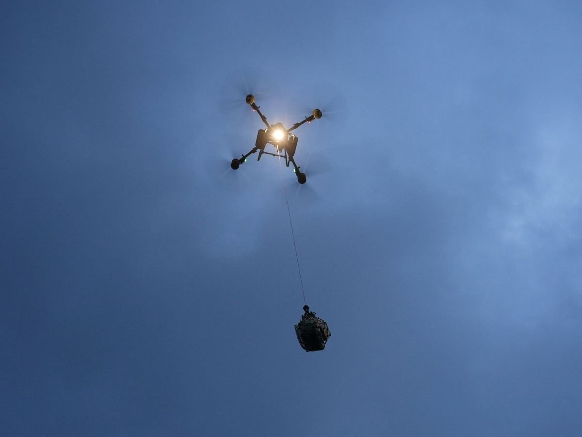 Cómo Nepal está usando los drones para transportar personas y comida y ayudar a las víctimas de las inundaciones