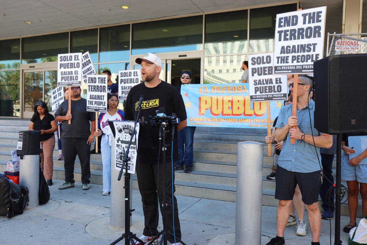 Defensores de inmigrantes denuncian acoso y organizan ‘La Defensa del Pueblo’