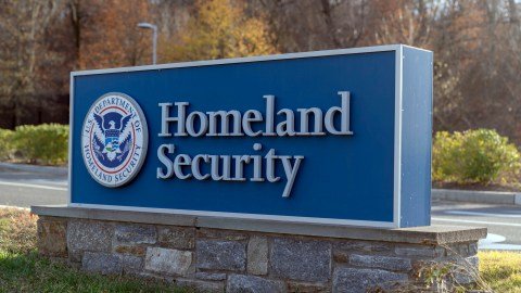DHS afirma que investiga los disparos de ICE contra migrante venezolano en Texas