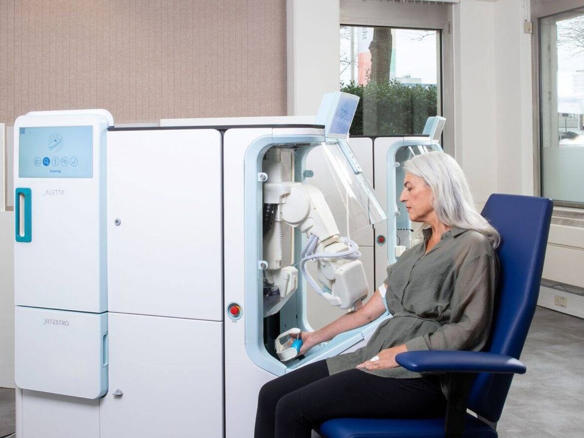 EEUU aprueba el primer robot autónomo capaz de extraer sangre y la gente está encantada