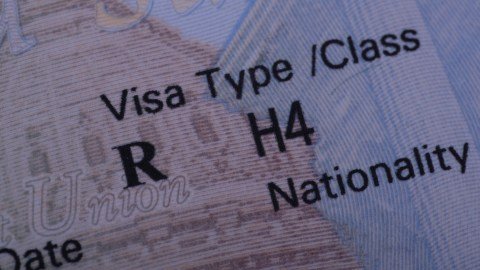 El cambio migratorio que podría dejar sin empleo a miles de cónyuges H-4