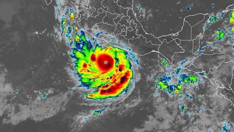 El huracán Polo alcanza la categoría 5 en tiempo récord y amenaza la costa del Pacífico de México