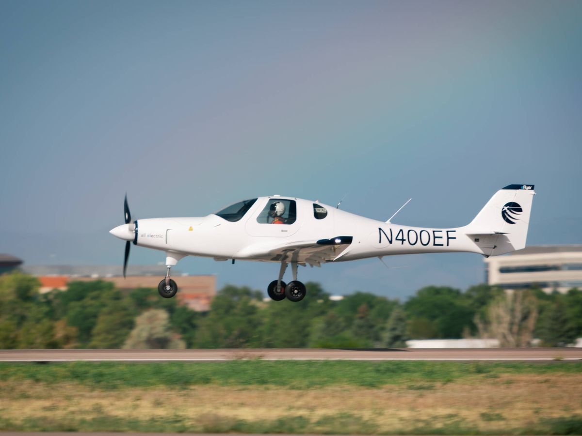 El nuevo avión eléctrico que puede acabar con la escasez de pilotos: es 80% más barato de operar