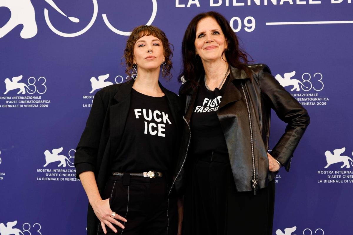 “Fuck ICE” llega a Venecia: Laura Poitras expone el miedo inmigrante en EE.UU.