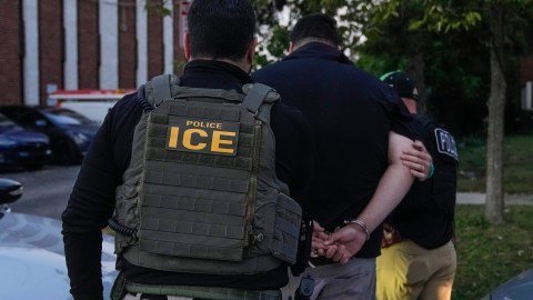 ICE arrestó a alrededor de 50,000 personas en agosto, según reportes
