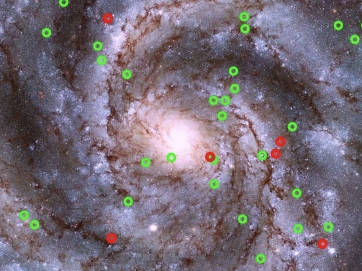 La NASA mira al espacio profundo y encuentra 84 objetos brillantes en 6 galaxias cercanas: son diferentes a todo lo que había visto antes
