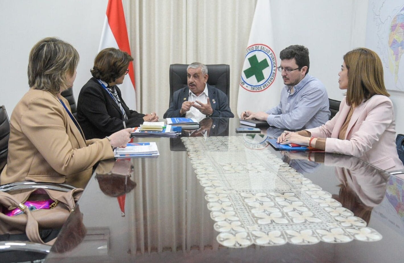 La OPS/OMS y el Ministro de Salud reafirman su compromiso de trabajo colaborativo para fortalecer la salud pública en Paraguay