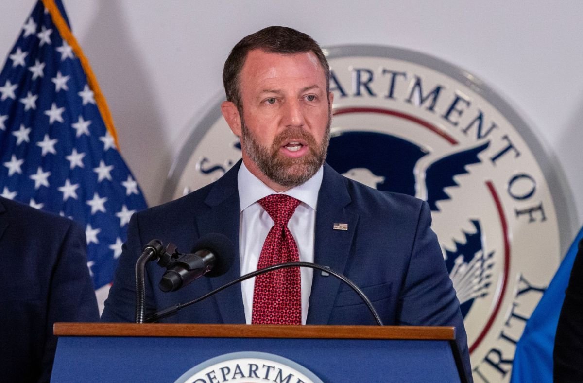 Mullin no descarta presencia de ICE en centros de votación durante las elecciones
