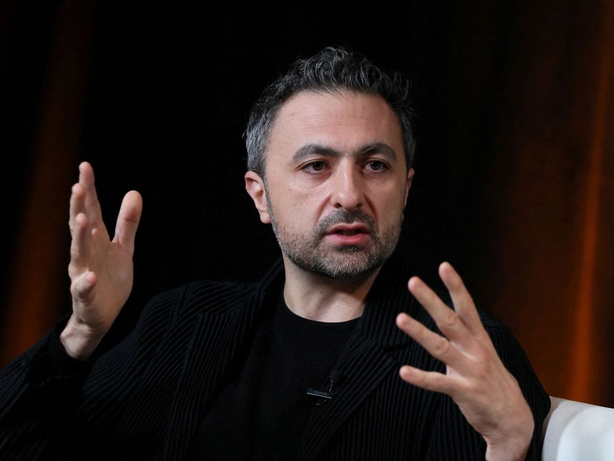 Mustafa Suleyman, jefe de IA de Microsoft: “Sembrar dudas sobre la moralidad de la IA aumenta significativamente los riesgos de contención”