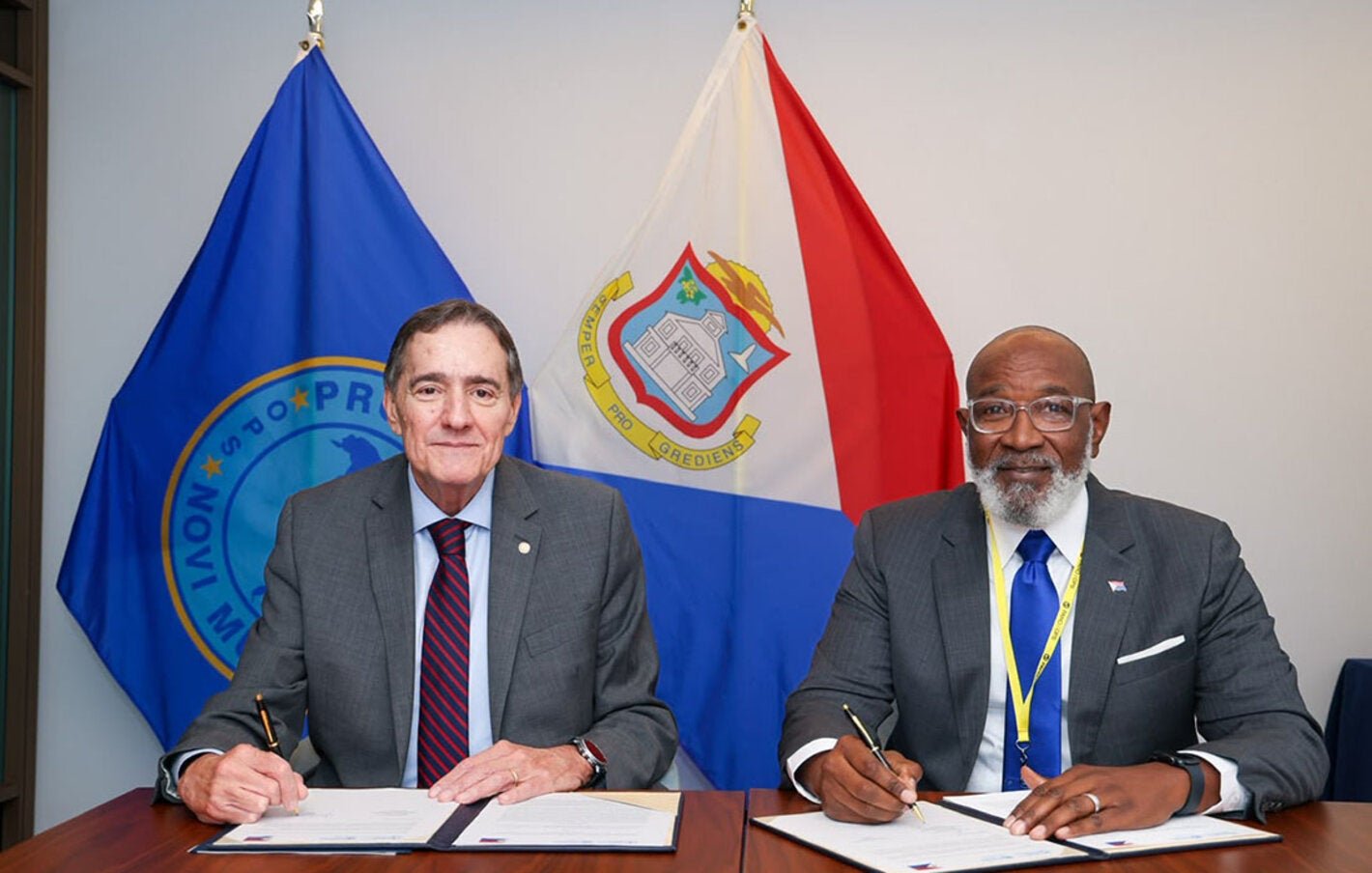 OPS y Sint Maarten firman nueva estrategia de cooperación para fortalecer el sistema de salud y mejorar los resultados en salud