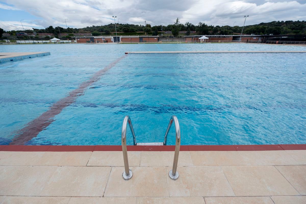 ¿Por qué cerramos las piscinas cuando aún hace 40 grados? El verano de España ahora dura cuatro meses