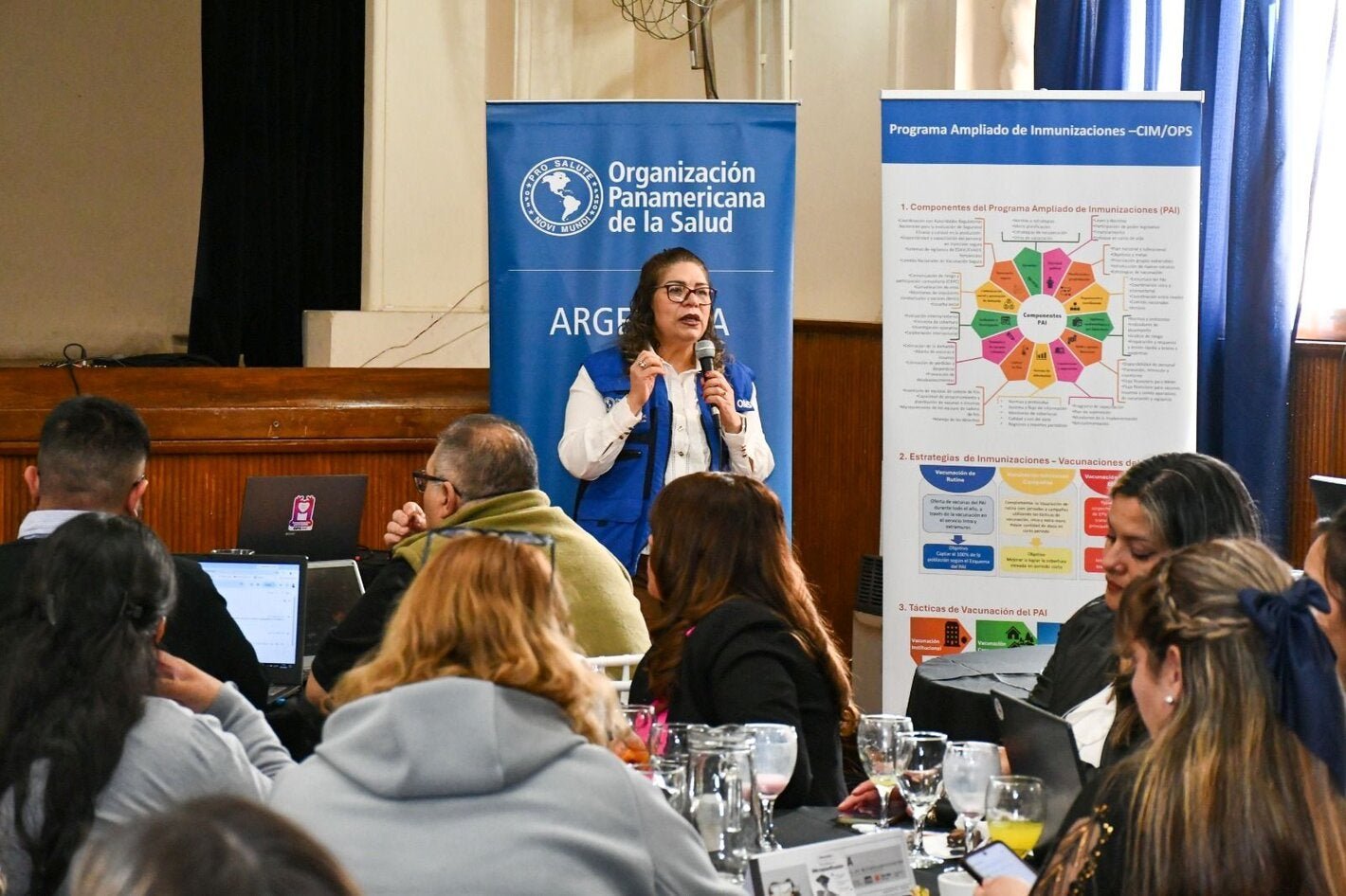 Salud y OPS en Argentina colaboran en el desarrollo de estrategias y registro nominal de vacunación electrónico en tiempo real en la región de Cuyo