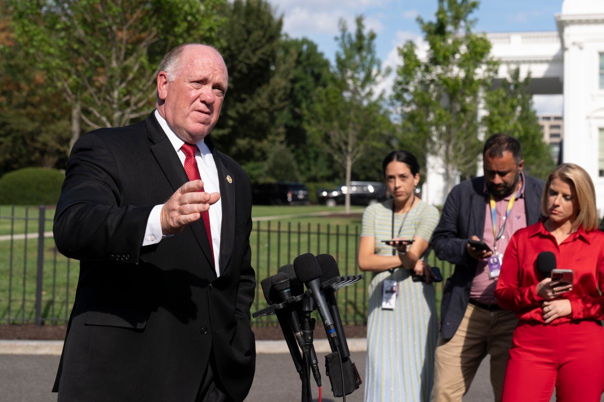 Tom Homan justifica el fin del TPS para salvadoreños y destaca la seguridad de ese país bajo Bukele