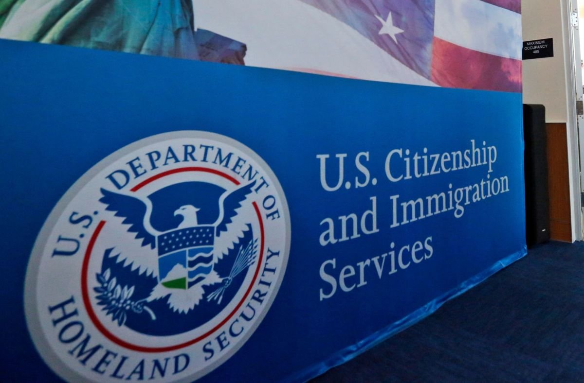 USCIS lanza un recordatorio sobre USPS tras caso de inmigrante venezolano baleado por ICE